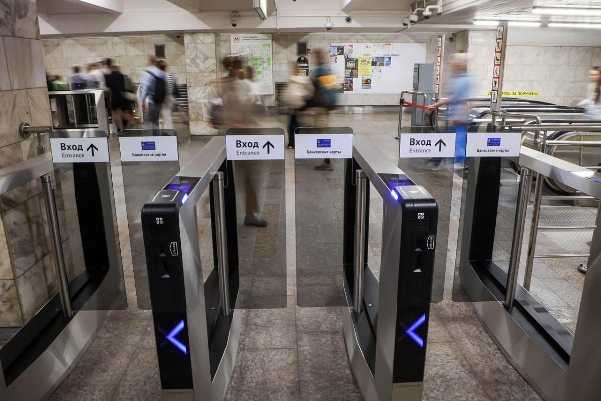 В Новосибирске метрошники обогнали строителей на четыре дня: вход на «Заельцовскую» снова открыт