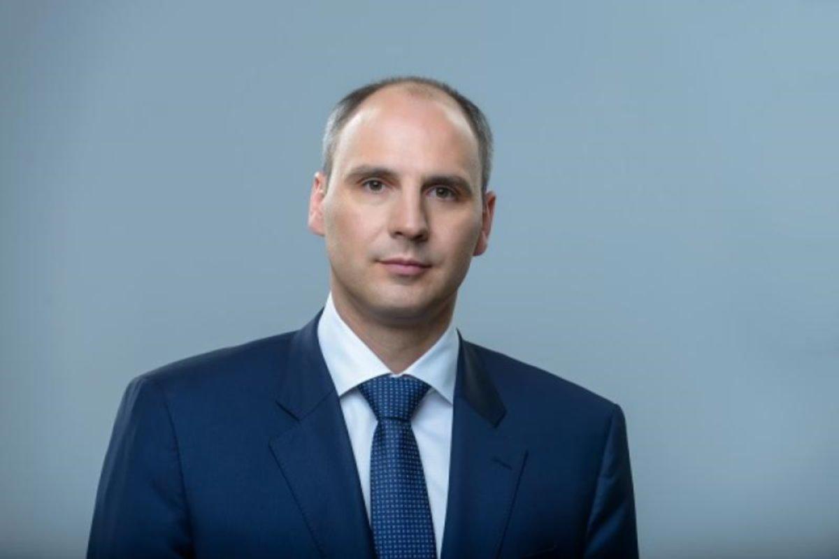 Глава Свердловской области Паслер поздравил уральцев с Днём семьи, любви и верности