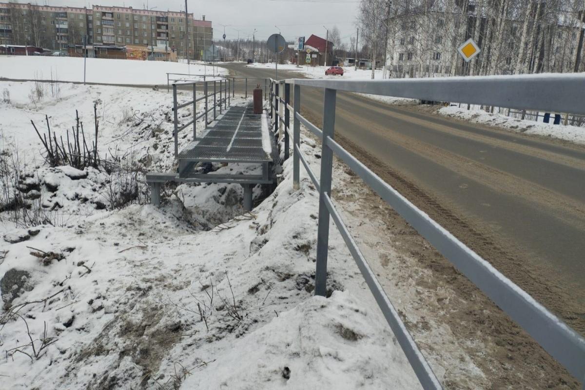 Новый пешеходный  мост через реку строят в Карабаше