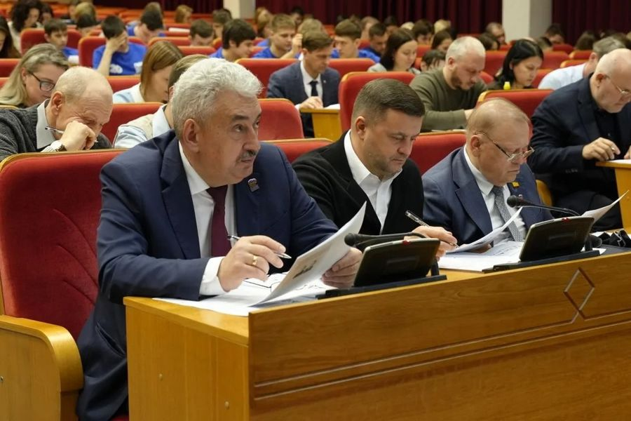 «Это прививка правды для молодежи»: спикер Госсовета Чувашии Леонид Черкесов принял участие в VIII Международной акции «Диктант Победы»