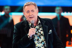 Родные дети не хотят его знать. Чужие зовут папой. Что происходит в семье Юрия Стоянова