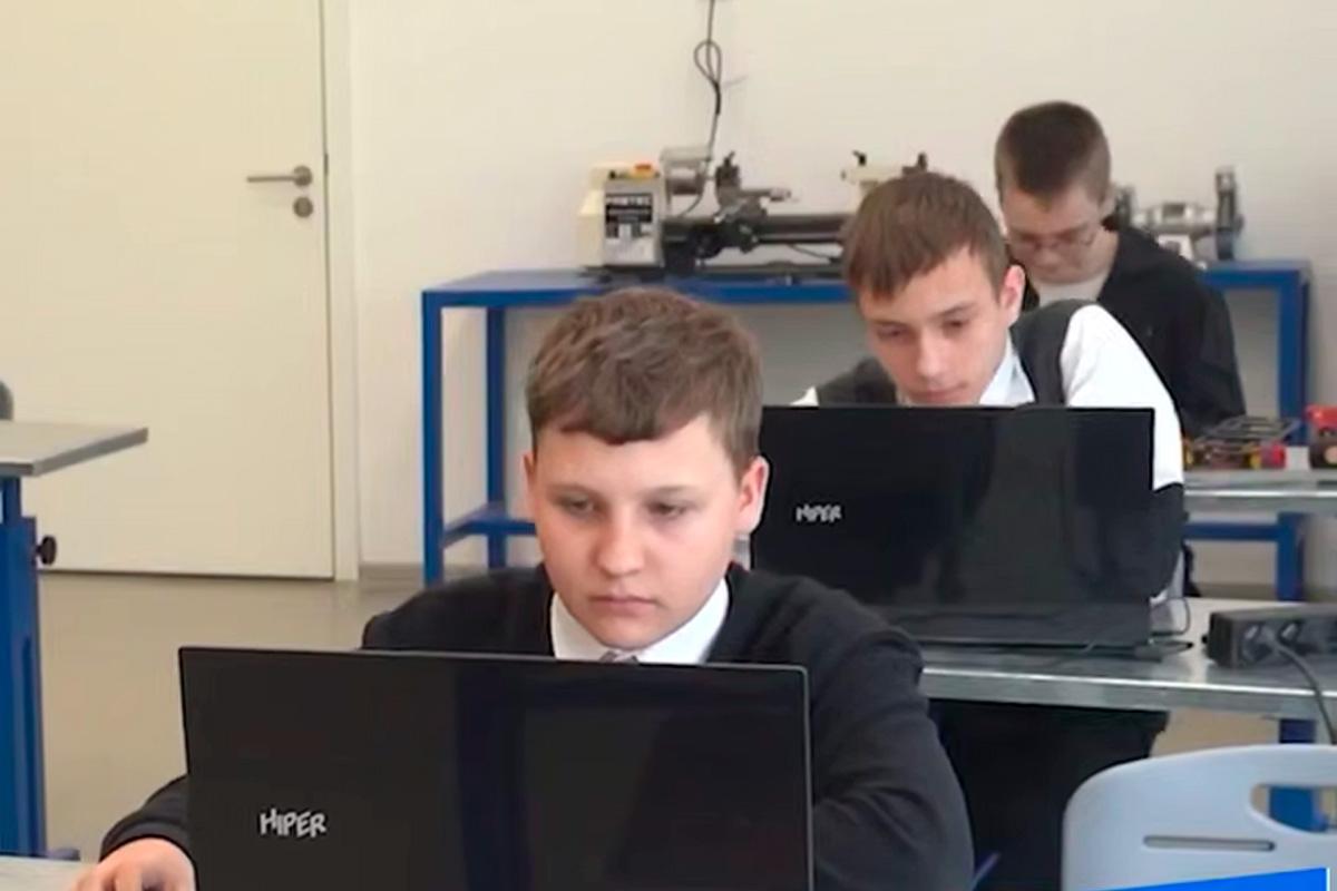 Руслан Заголовацкий: В рамках Народной программы «Единой России» в Морозовской школе Орехово-Зуевского городского округа работает центр инженерного образования