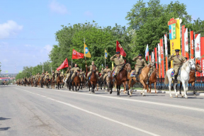 Глава Калмыкии Бату Хасиков почтил память воинов 110-й Отдельной Калмыцкой кавалерийской дивизии, оборонявших Дон в годы ВОВ