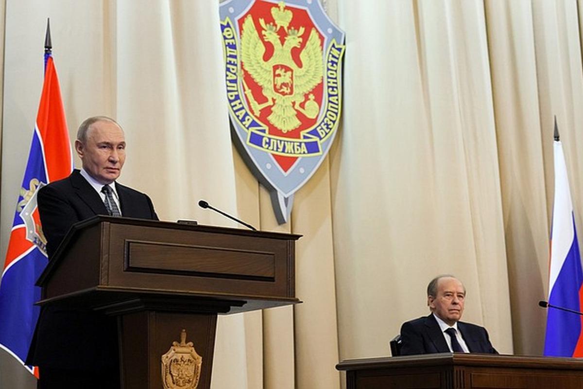 Путин поручил ФСБ защитить выборы в Госдуму от внешнего влияния