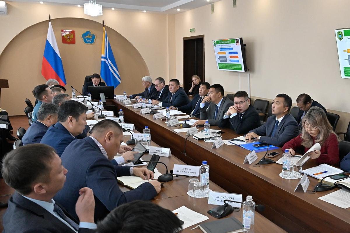 В 9 раз меньше ущерба от пожаров в Туве: что стоит за успехом и почему норматив по первым суткам провален