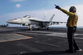 В Южно-Китайском море упали американские истребитель и вертолет