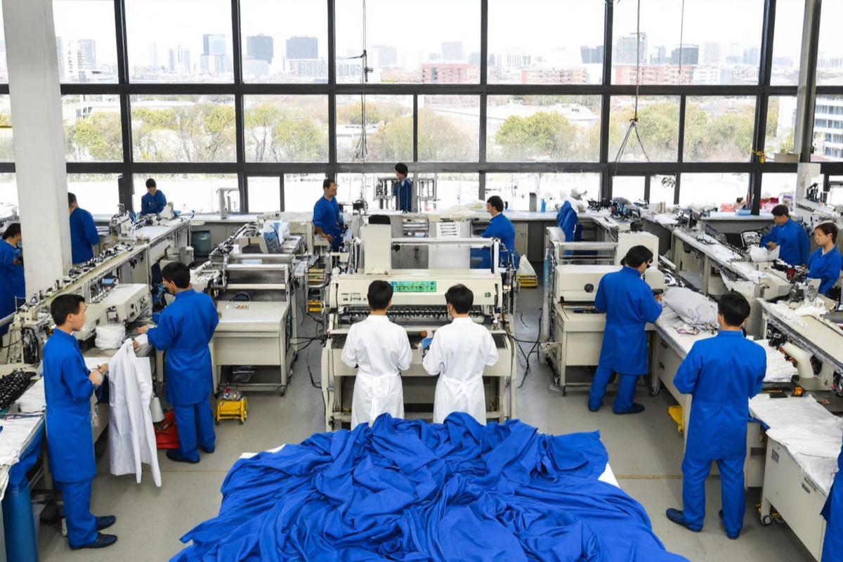 В различных регионах России под угрозой закрытия находится до четверти швейных предприятий