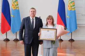«Школа — это начало жизненного пути для каждого»: Вице-губернатор Астраханской области Денис Афанасьев поздравил педагогов региона с профессиональным праздником