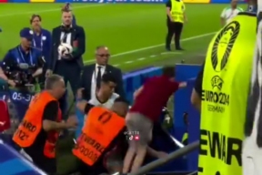 A fan fell on Ronaldo from the stands