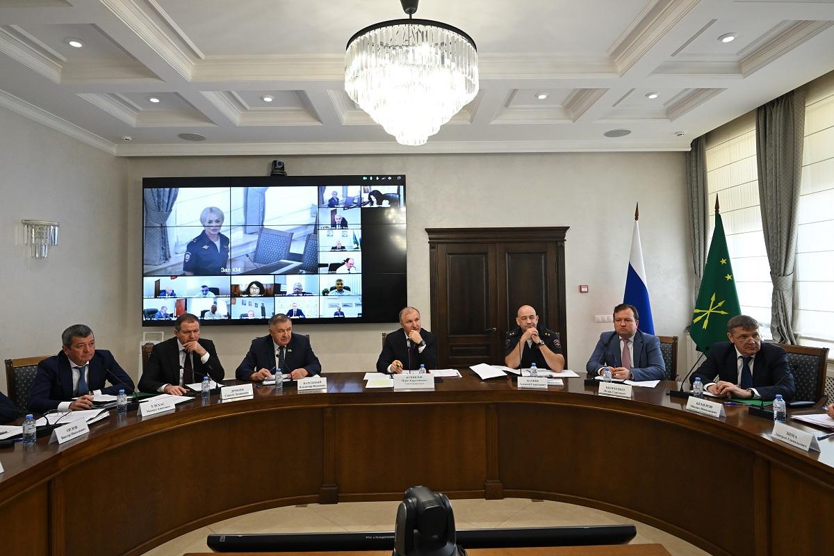 Глава Адыгеи Мурат Кумпилов провел заседание республиканской антинаркотической комиссии