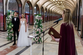 На станции «Маяковская» московского метро в ночное время провели очередную церемонию бракосочетания