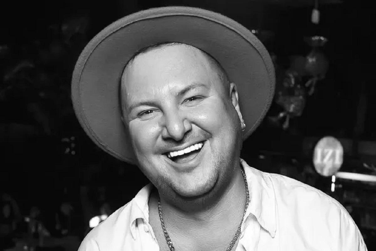 Скончался переживающий утрату матери шоумен Антон Вороширин