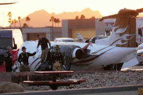 Private jet collides with business jet at US airport, killing one of the pilots