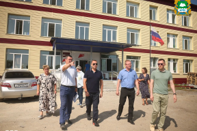 «До конца сезона работы завершат»: Губернатор Вадим Шумков проверил ход ремонта дорог и школы в селе Житниковское Каргапольского округа