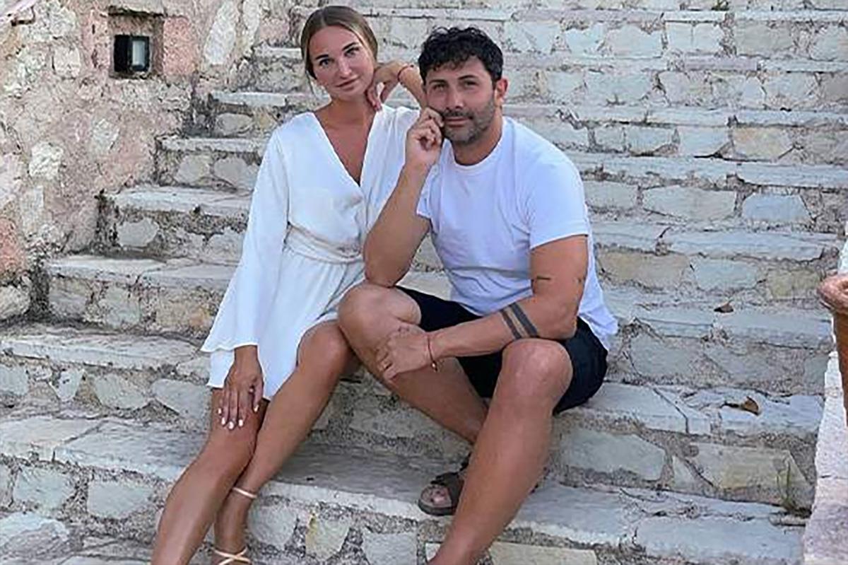 Супруг умершей после операции блогера Бурцевой отказался отдавать ее дочь родным