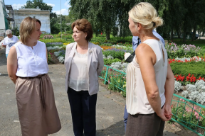 Спикер Ивановской облдумы Марина Дмитриева проверила ход капремонта школы и благоустройства сквера «Центральный» в селе Осановец Гаврилово-Посадского района