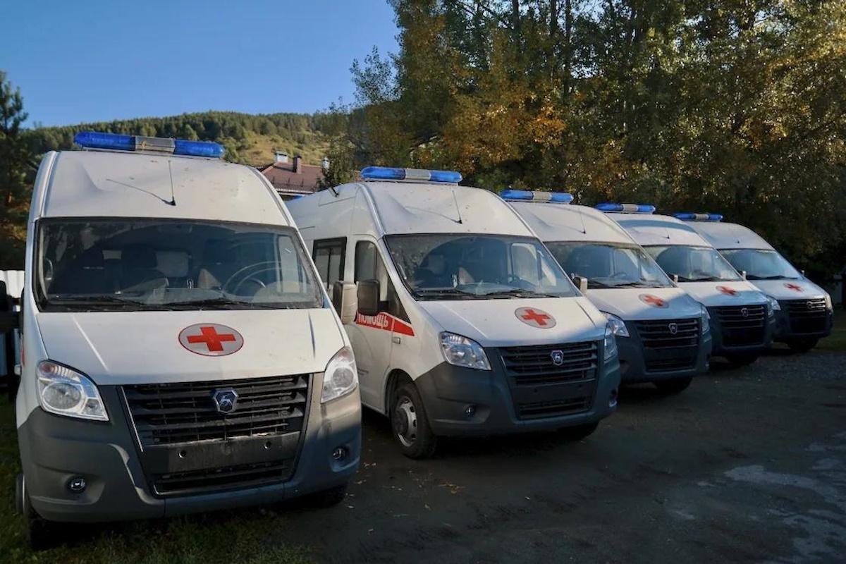В Республике Алтай обновили автопарк скорой помощи: пять машин направят в районы и Центр медицины катастроф