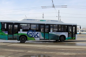 Маршрут движения популярных автобусов временно изменили в Омске