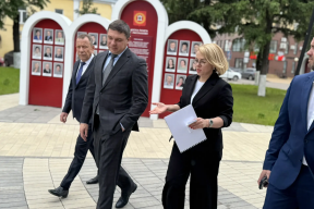 Глава Рассказова Вера Соколова продемонстрировала губернатору Тамбовской области Евгению Первышову обновленную Центральную площадь и возможности ФОКа «Спартак»