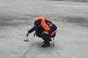 Опасный лед: астраханские спасатели предупреждают о рисках выхода на ледовую поверхность водоемов