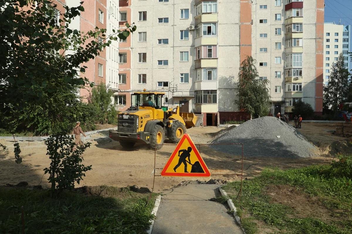 Глава Сургута Максим Слепов: Благоустройство десяти дворов завершат в городе до конца сентября