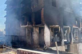 В Омске по делу о пожаре на стройке задержали супругов — руководителей подрядчика