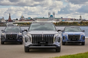 A Chinese Communist Party car is among the top three premium cars in St. Petersburg.