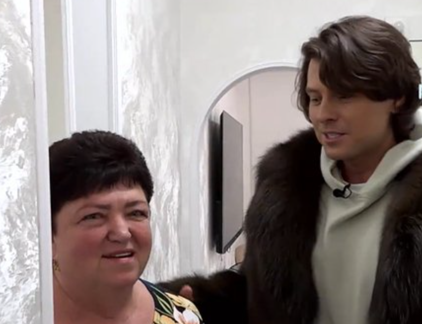 Шаляпин показал на ТВ квартиру матери после ремонта