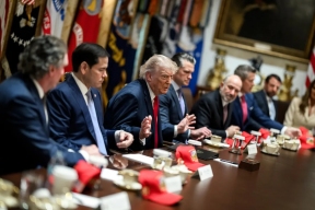 Прицкер заявил о деменции Трампа. В Белом доме настаивают: президент здоров