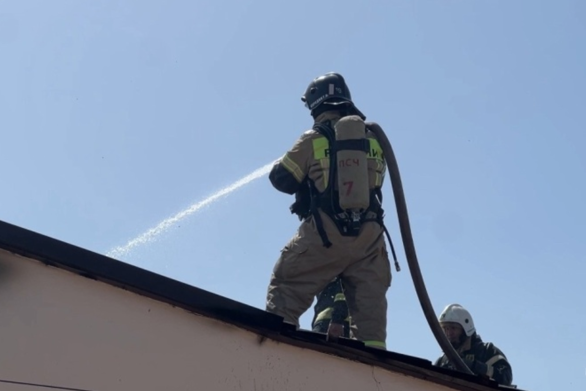 В Москве на Новослободской улице загорелся медцентр