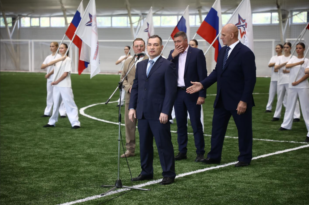 Мэр Новосибирска Максим Кудрявцев: На новом футбольном манеже с искусственным покрытием в Дзержинском районе смогут заниматься спортом сотни мальчишек и девчонок