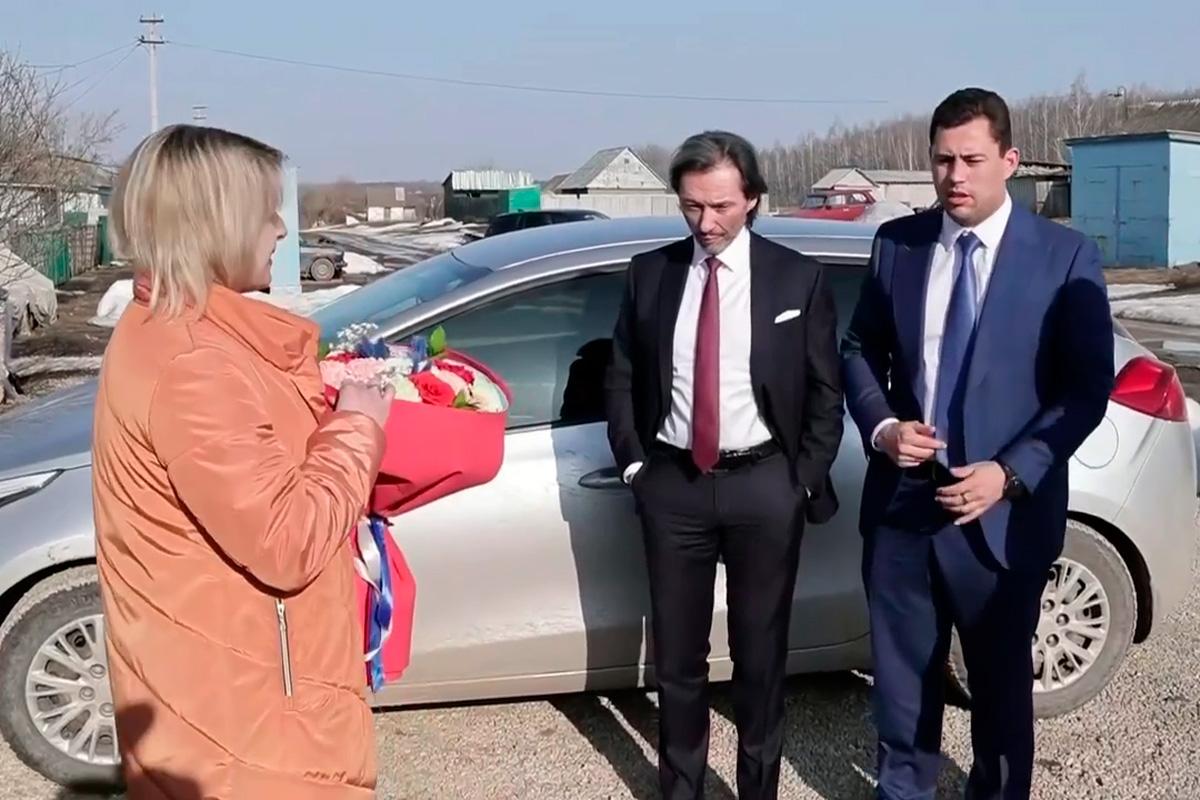 «Все сделано в срок»: спикер Липецкого облсовета Владимир Сериков проверил выполнение поручений по поддержке семьи погибшего участника СВО в Волово