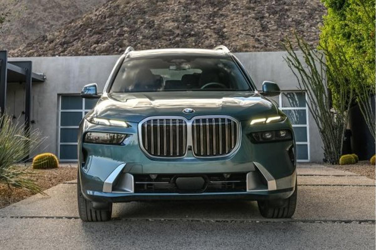 Стала известна стоимость BMW X7 2025 года в России