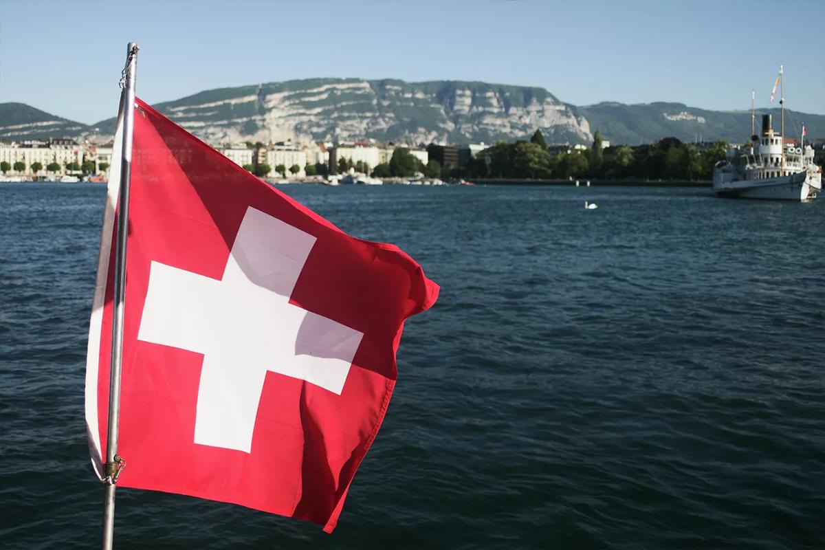 Нейтралитет против санкций: крупнейшая партия Швейцарии вновь требует пересмотреть ограничения против России