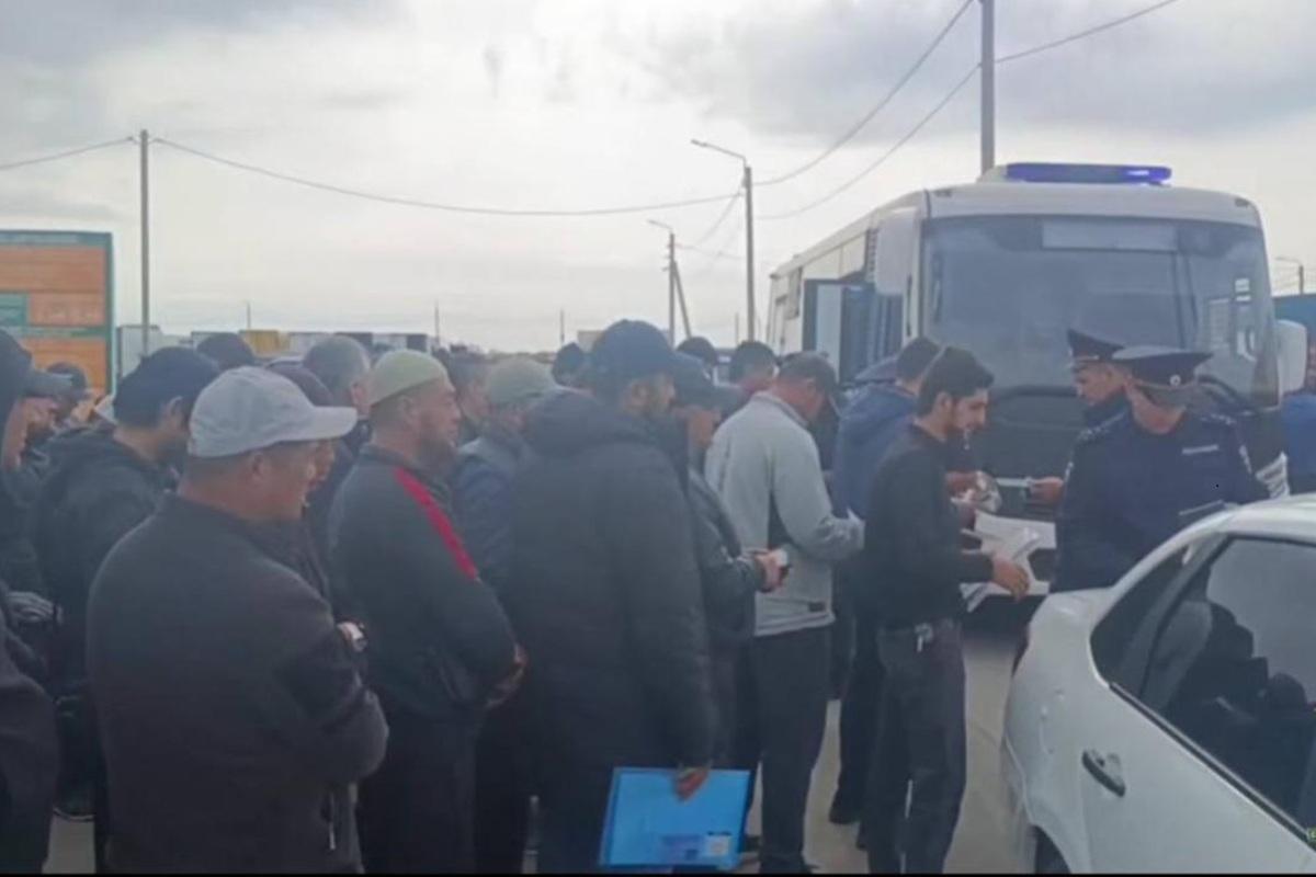 Иностранцам в Алтайском крае ещё на год закрыли двери в такси, гостиницы и школы