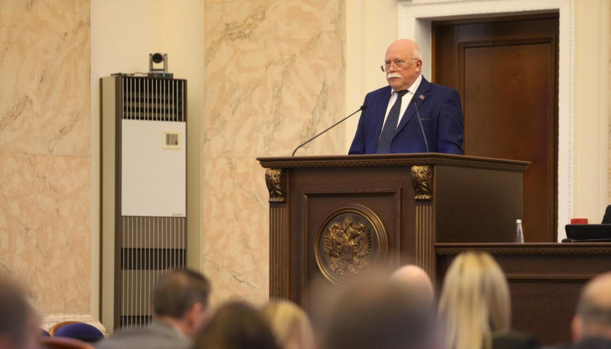 Парламентарии в окончательном чтении приняли закон о дополнительных ограничениях курения табака в общественных местах