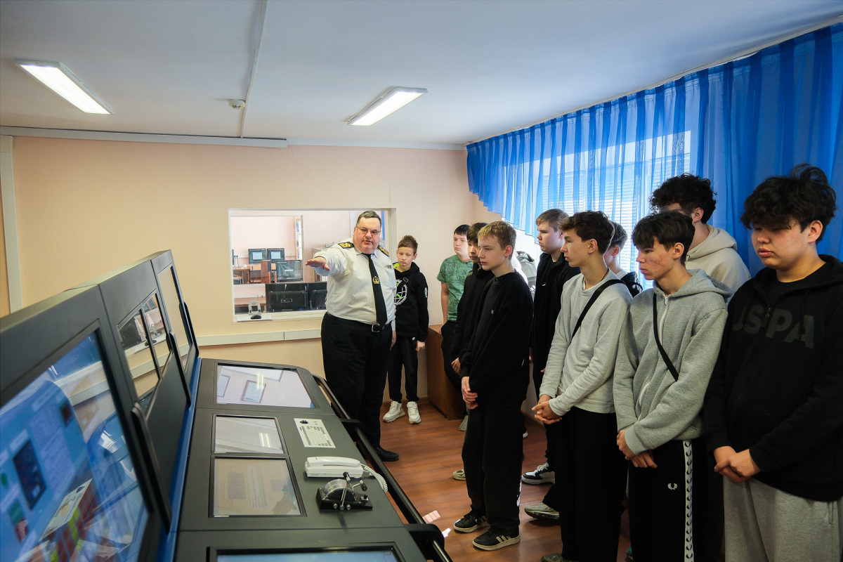 Дума Астраханской области и КИМРТ знакомят школьников с перспективными профессиями морской и речной отрасли