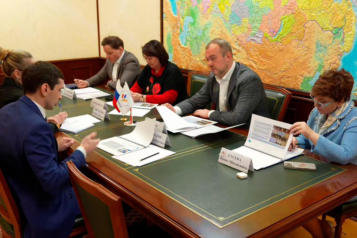 Главы муниципалитетов Мурманской и Воронежской областей на встрече в ВАРМСУ обсудили кадровую политику, поддержу участников СВО и городские проекты