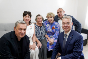 Российская делегация вместе с сопредседателем ВАРМСУ Ириной Гусевой навестила ветерана ВОВ Галину Петухову в Ереване