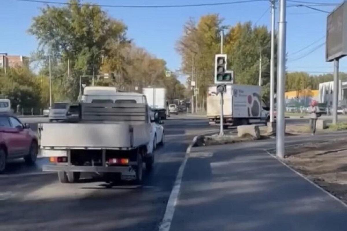 В Новосибирске открыли новую полосу для выезда из Южно-Чемского