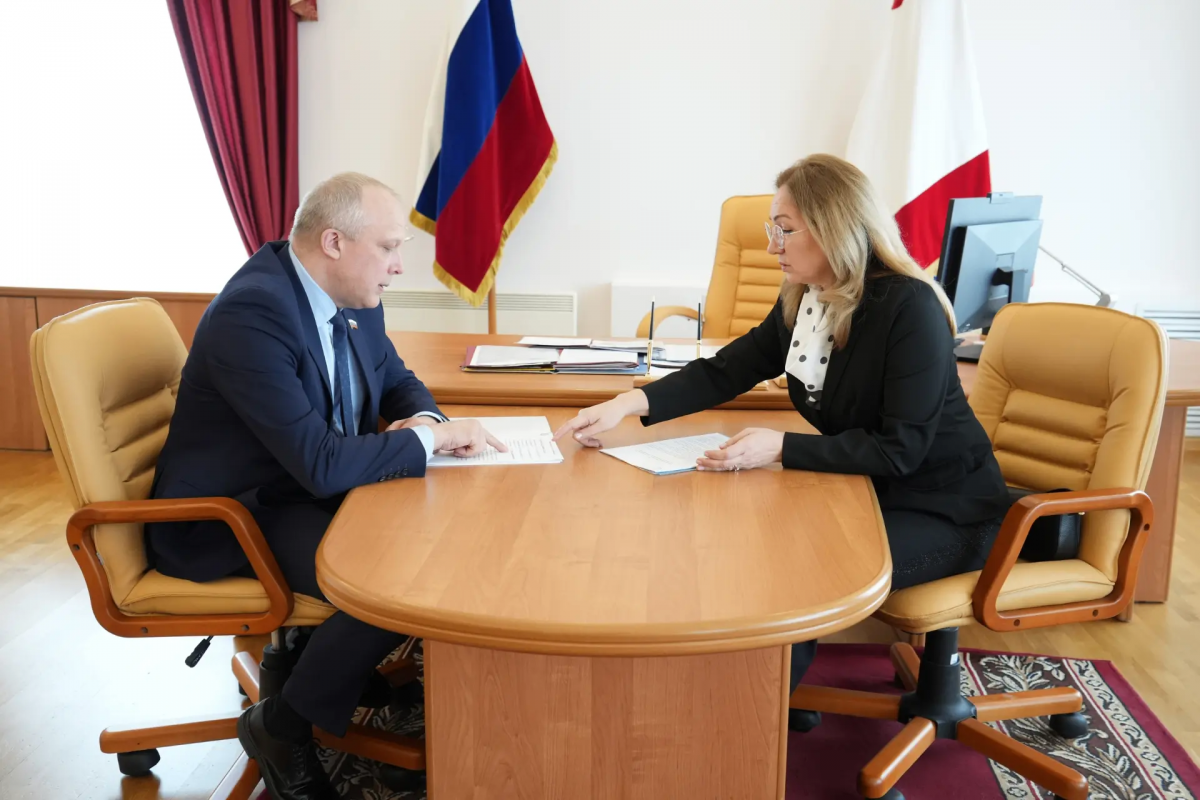 Спикер Заксобрания Вологодской области Роман Заварин обсудил с депутатом ГД РФ Ларисой Тутовой работу фракции «Единой России» в региональном парламенте