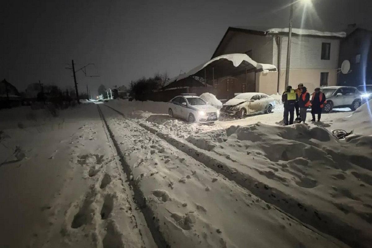 В Нижегородской области электричка столкнулась с Lexus
