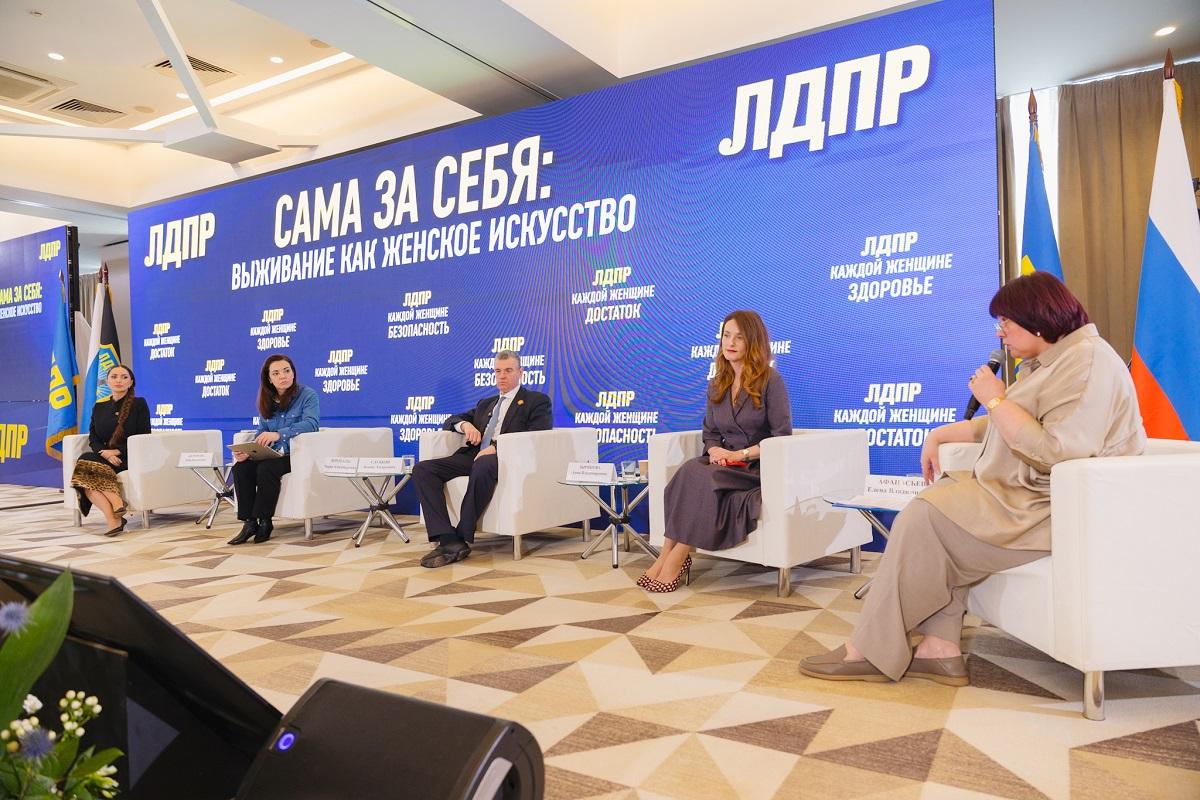 Женский фронт: партии активизировали работу с избирательницами