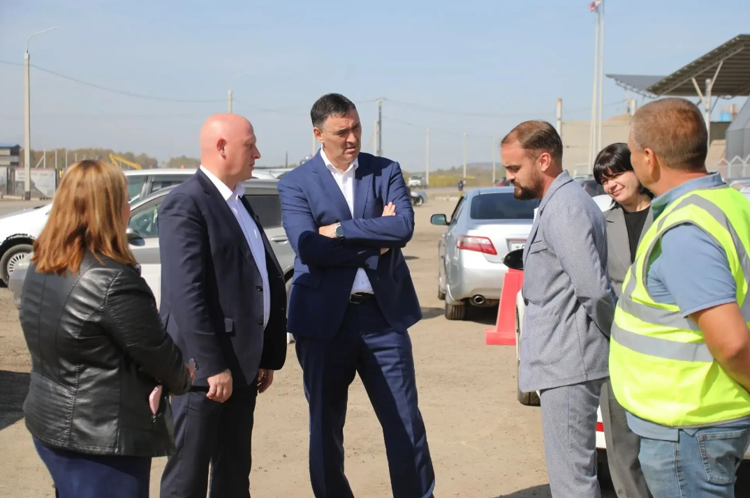 Мэр Иркутска Руслан Болотов: На улице Курганской завершается укладка дорожного полотна и монтаж нового освещения