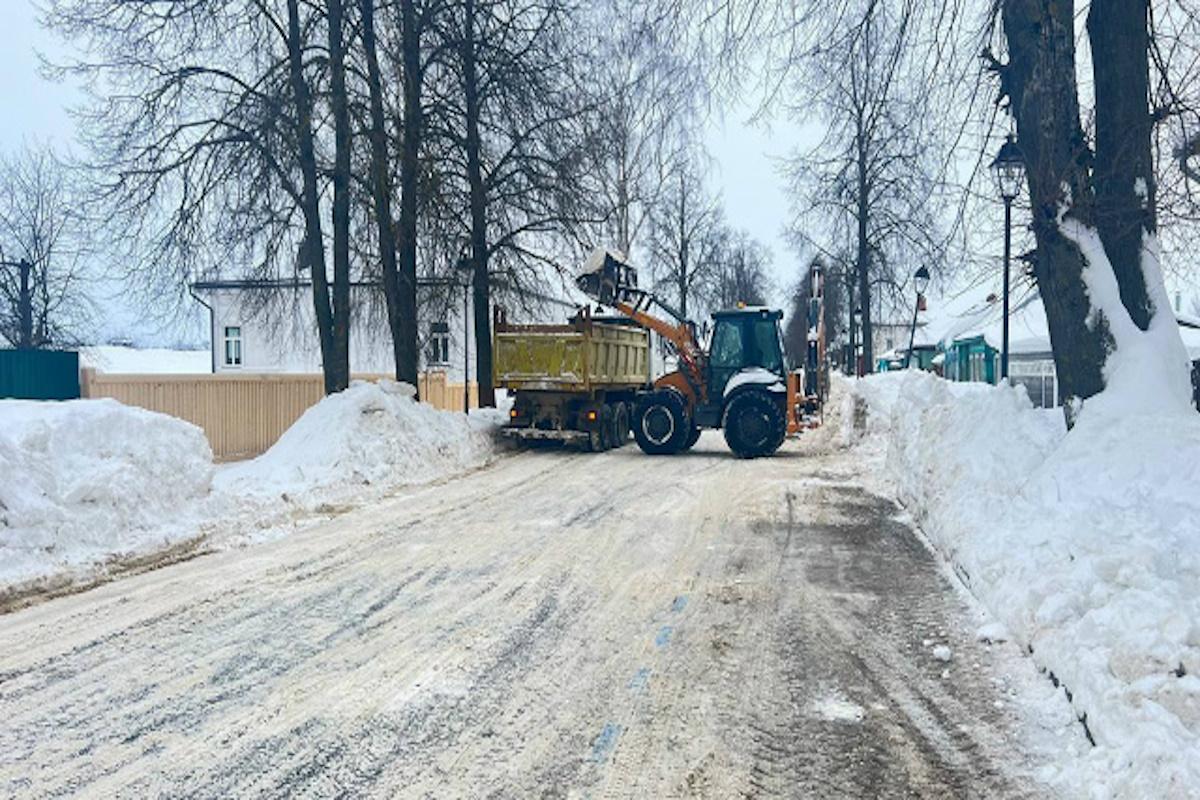 Глава Владимирской области Александр Авдеев дополнительно выделил 200 млн руб. на расчистку дорог