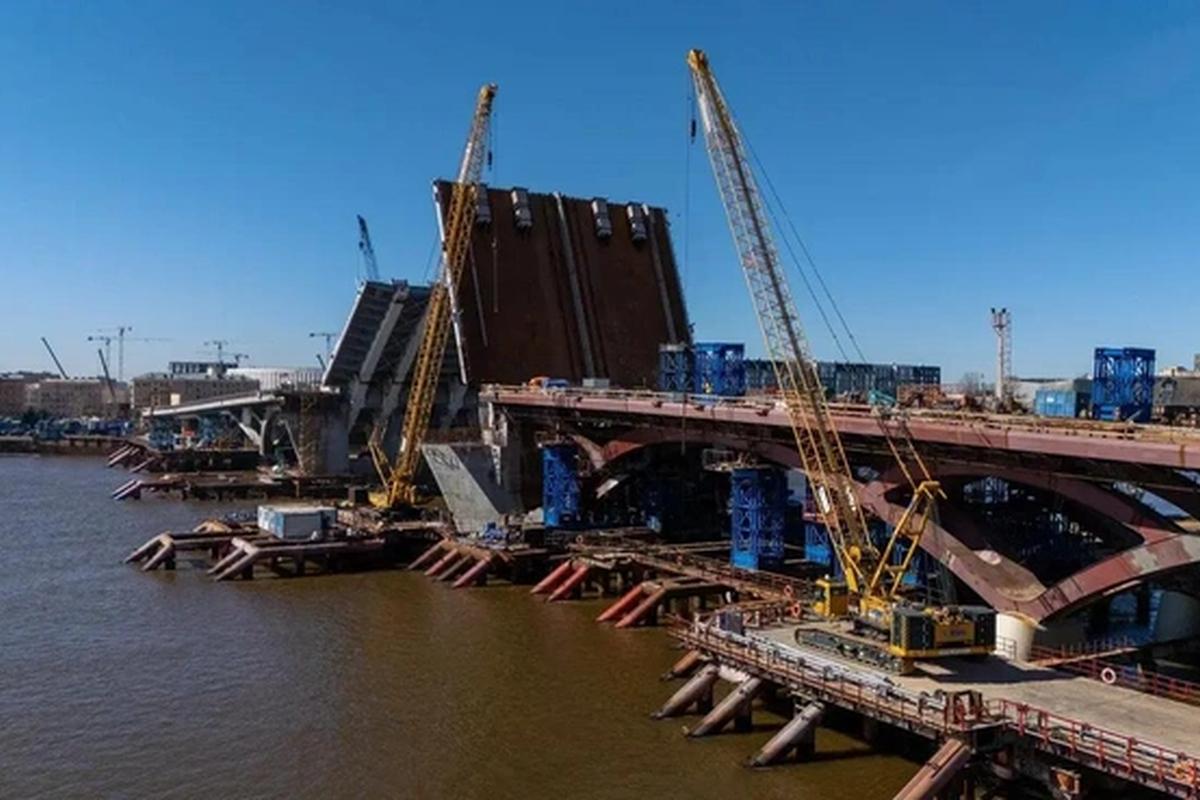 От развода к разгрузке: как Большой Смоленский мост задал новую моду для Петербурга