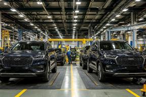 33% падения за год: почему «Москвич» ищет спасение в гибридах