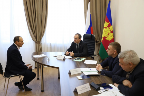 Председатель ЗСК Юрий Бурлачко провел прием граждан в кубанском парламенте