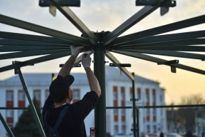 Праздник приближается: общественные пространства столицы Адыгеи украшают к Новому году