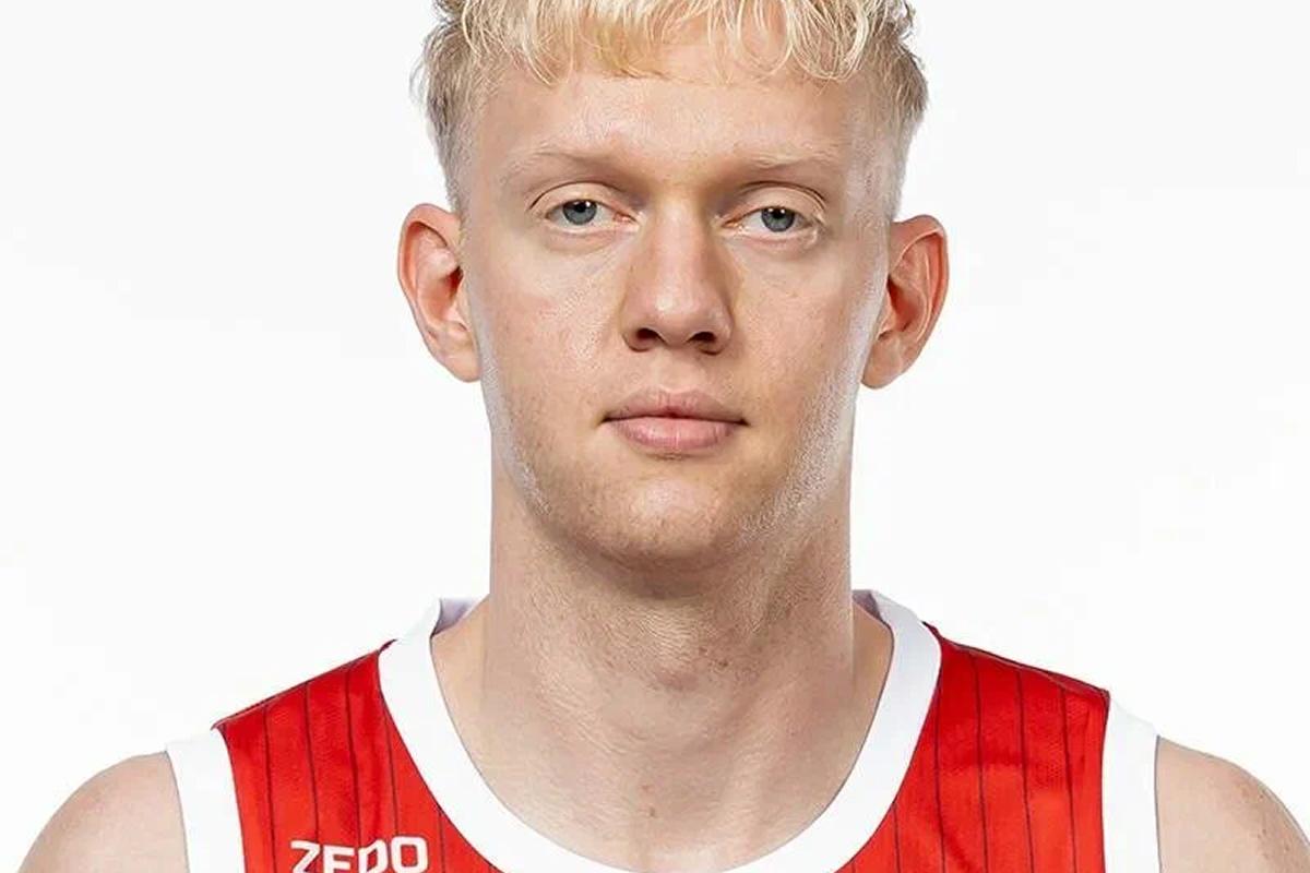 Российский спортсмен Даниил Касаткин вернулся домой в результате обмена на осужденного в РФ француза